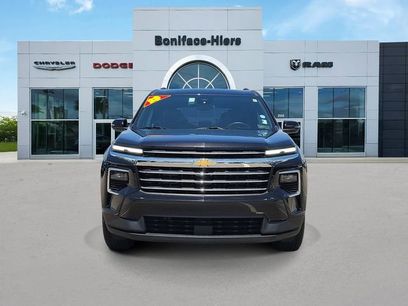 Used 2025 Chevrolet Traverse LT