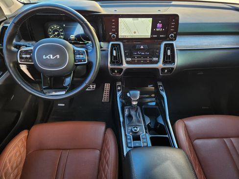 Used 2023 Kia Sorento SX Prestige image 11