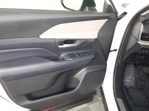 Used 2025 Toyota Grand Highlander Platinum image 38