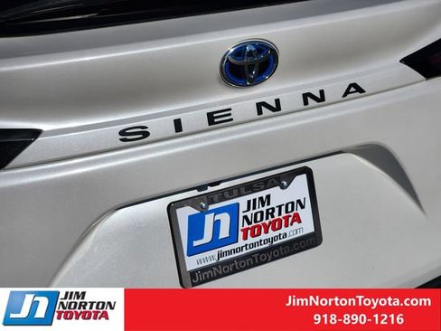 Used 2025 Toyota Sienna XLE AWD/4WD image 11