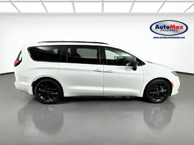 Used 2025 Chrysler Pacifica Limited FWD image 10