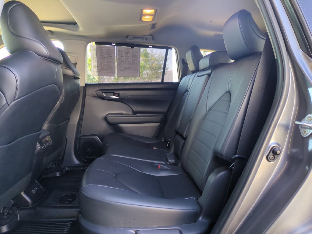 Used 2024 Toyota Highlander XLE AWD/4WD image 14
