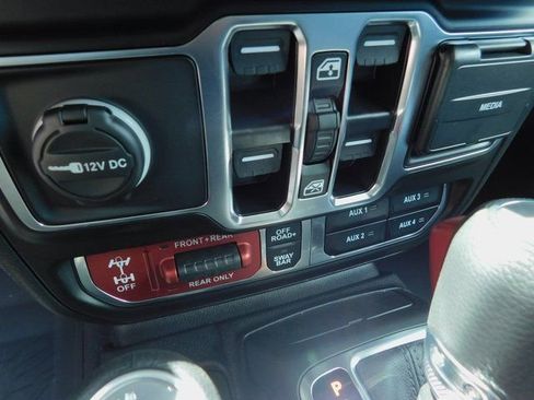 New 2025 Jeep Wrangler Unlimited Rubicon w/ Technology Group image 27