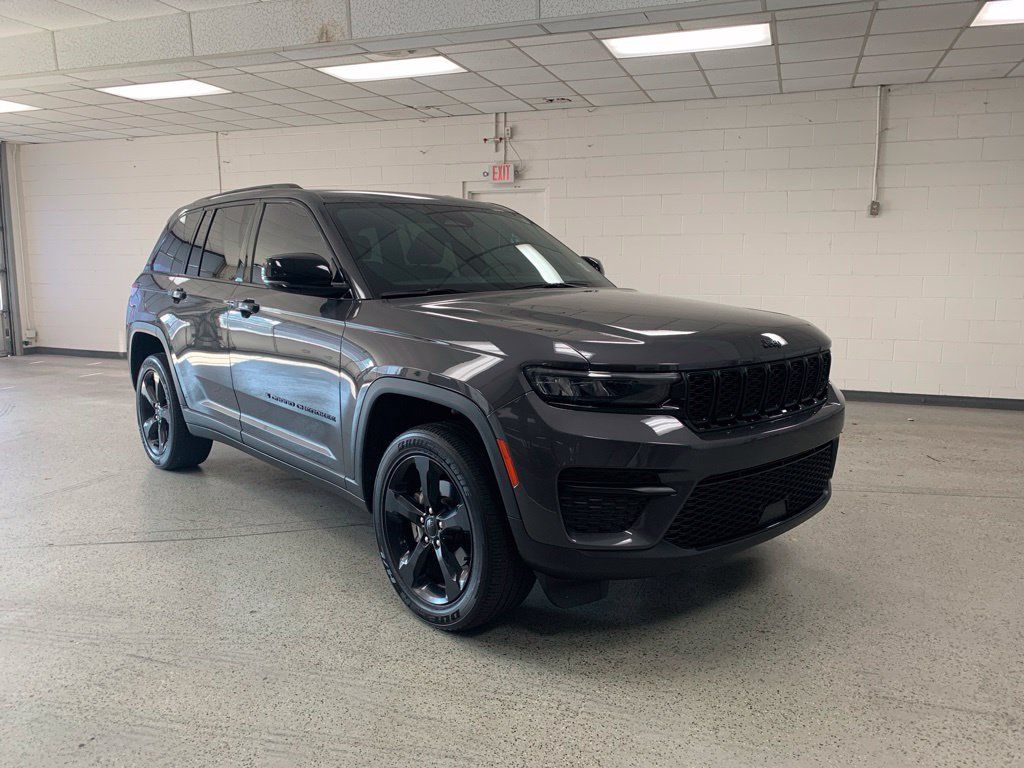 Certified 2024 Jeep Grand Cherokee Altitude AWD/4WD image 25