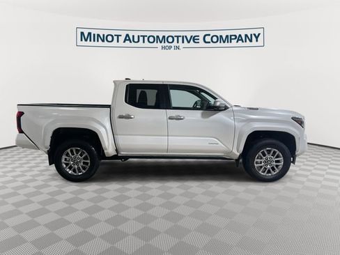Used 2025 Toyota Tacoma Limited AWD/4WD image 9