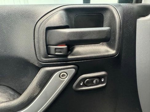 Used 2014 Jeep Wrangler Unlimited Sport image 11
