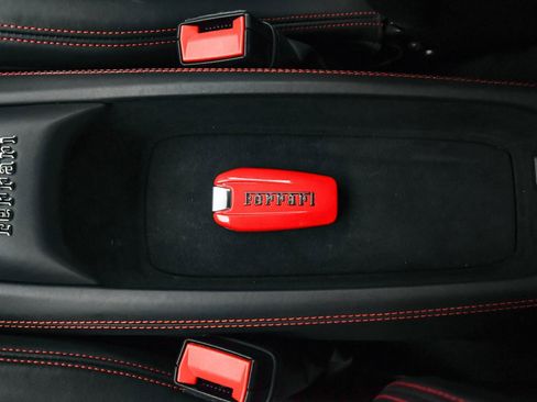 Used 2021 Ferrari F8 Tributo image 18