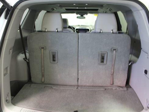 Used 2017 GMC Acadia SLT image 33