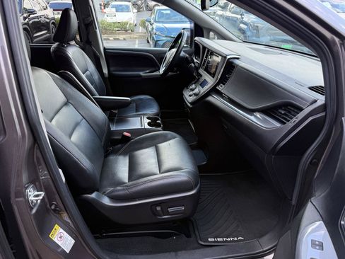 Used 2015 Toyota Sienna SE Premium FWD image 23