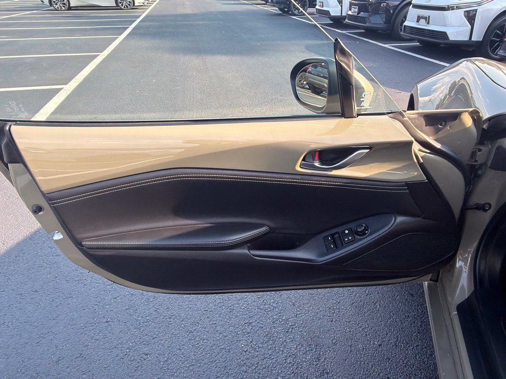 Used 2024 MAZDA MX-5 Miata RF Grand Touring RWD image 12