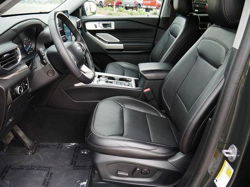 Used 2024 Ford Explorer Limited w/ Limited Technology Package AWD/4WD image 11
