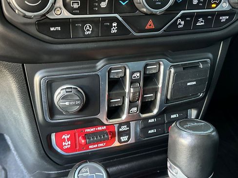 Certified 2021 Jeep Gladiator Rubicon image 32