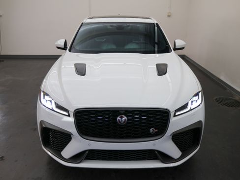 Used 2021 Jaguar F-PACE SVR image 10