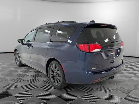 Used 2018 Chrysler Pacifica Limited FWD image 3