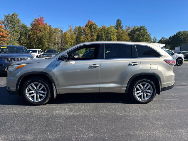 Used 2016 Toyota Highlander LE AWD/4WD image 4