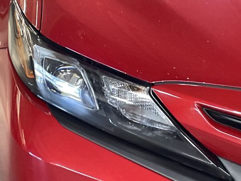 Used 2022 Toyota Camry SE image 5