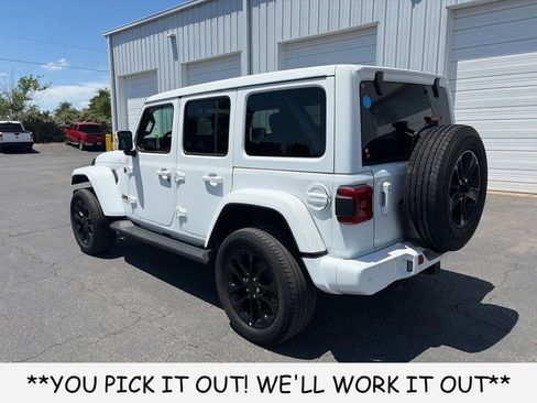 Used 2022 Jeep Wrangler Unlimited Sahara AWD/4WD image 4