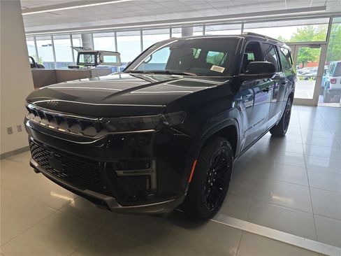 New 2026 Jeep Grand Wagoneer L Limited AWD/4WD image 5