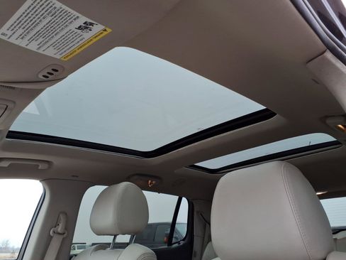 Used 2012 Lincoln MKT AWD image 14