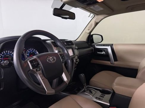 Used 2017 Toyota 4Runner SR5 Premium RWD image 4