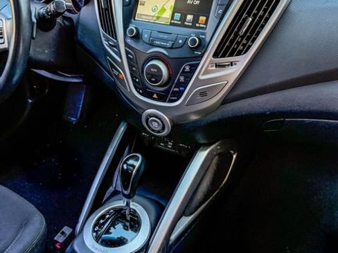 Used 2017 Hyundai Veloster Value Edition FWD image 31