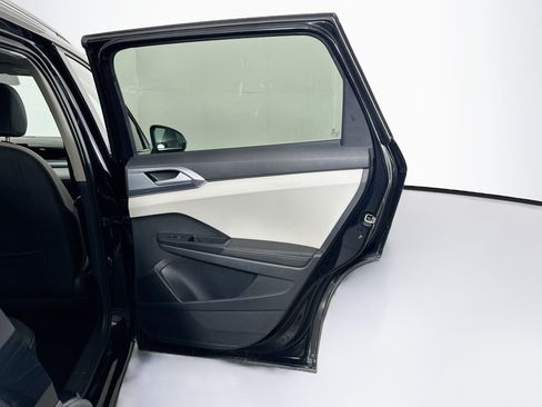 Used 2025 Volkswagen Taos SE FWD image 28