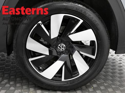 Used 2024 Volkswagen Atlas Cross Sport SE FWD image 30