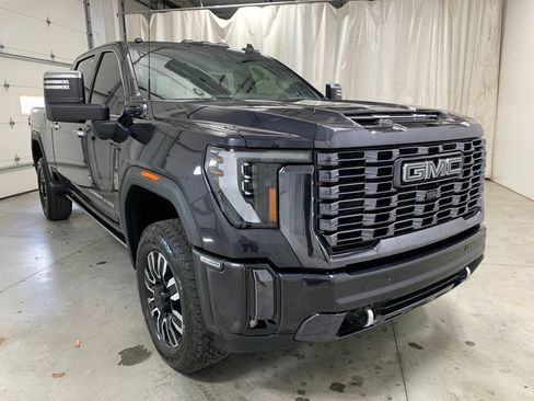 Used 2024 GMC Sierra 3500 Denali Ultimate image 2