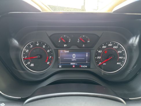 Used 2020 Chevrolet Camaro LT w/ RS Package image 24