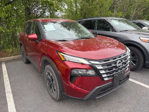 Used 2024 Nissan Rogue SV image 1