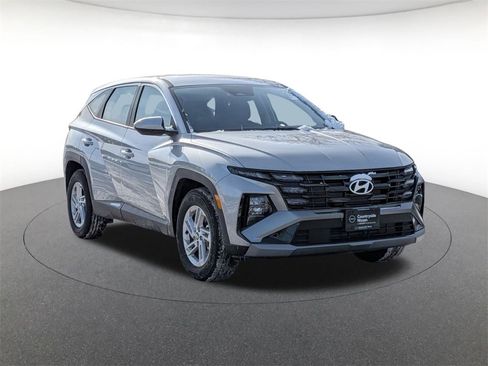 Used 2025 Hyundai Tucson SE image 3