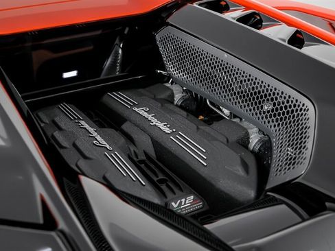 Used 2024 Lamborghini Revuelto AWD/4WD image 17
