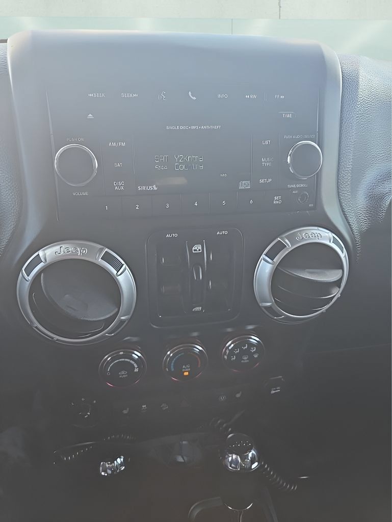 Used 2016 Jeep Wrangler Unlimited Rubicon AWD/4WD image 19