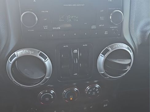 Used 2016 Jeep Wrangler Unlimited Rubicon AWD/4WD image 19