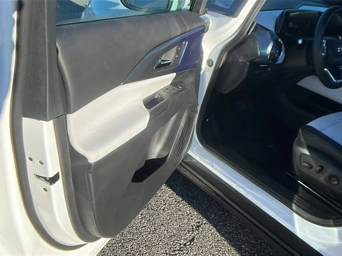 New 2026 Chevrolet Equinox EV LT image 10