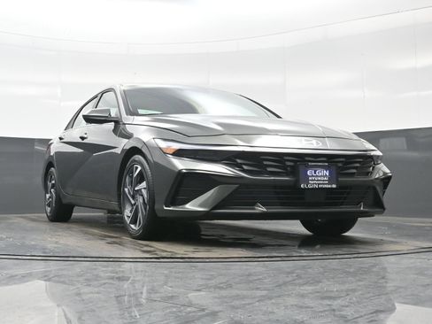 Certified 2025 Hyundai Elantra SEL image 31