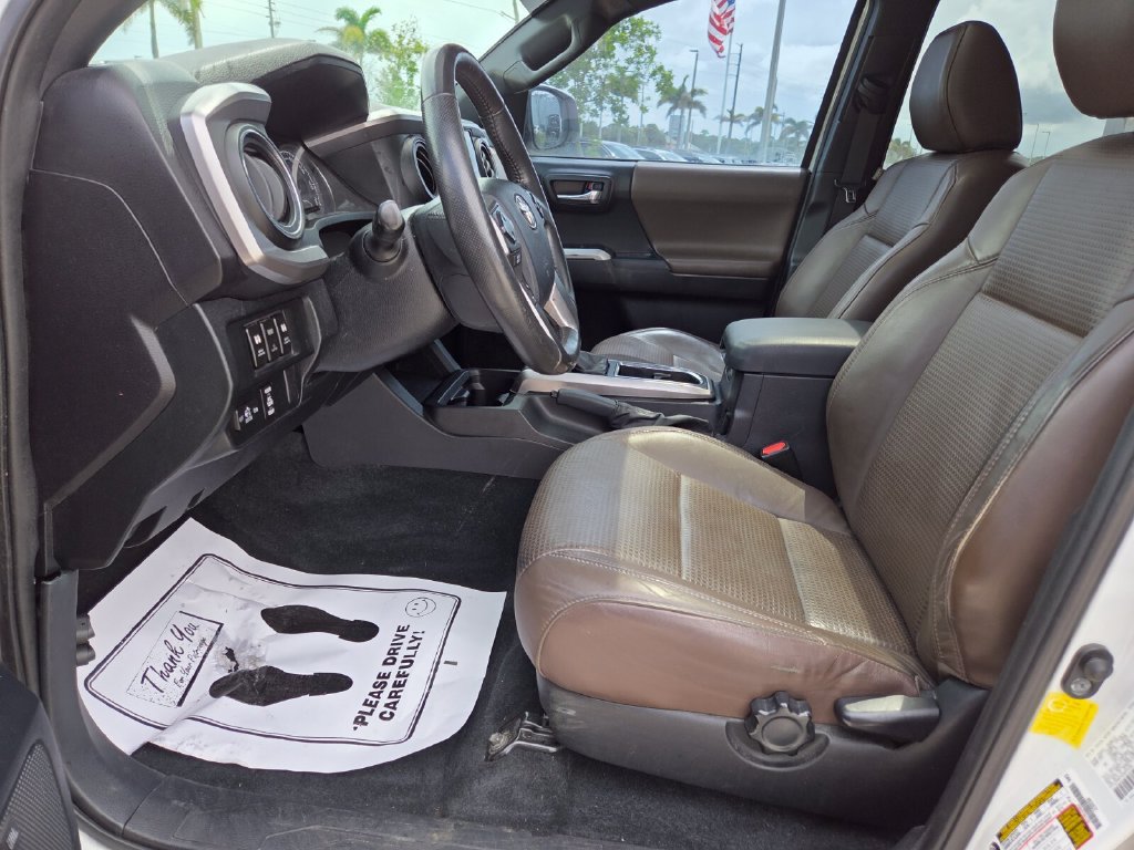 Used 2016 Toyota Tacoma Limited w/ Towing Package AWD/4WD image 27