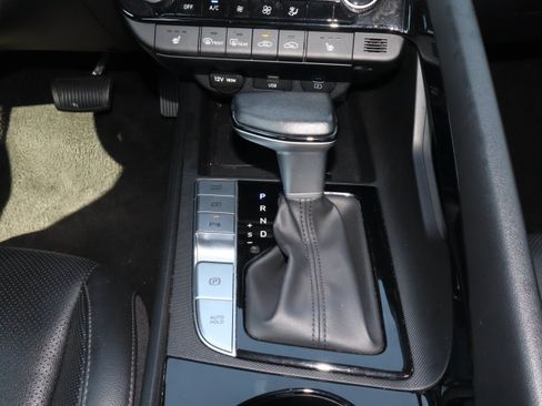 Used 2024 Hyundai Elantra Limited FWD image 20
