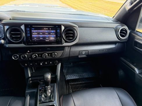 Used 2019 Toyota Tacoma TRD Sport w/ Technology Package AWD/4WD image 14