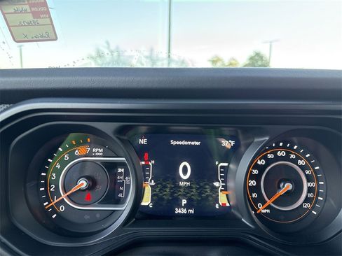 Used 2024 Jeep Wrangler Unlimited Rubicon image 16