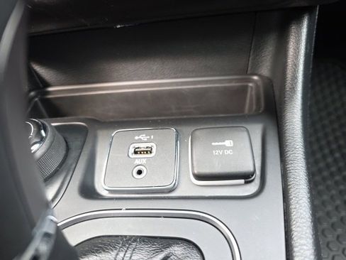 Used 2020 Jeep Cherokee Latitude Plus w/ Cold Weather Group image 32