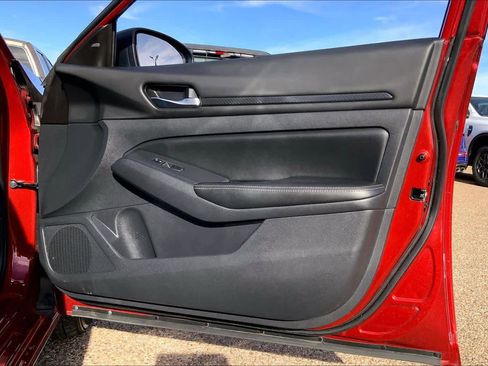 Used 2024 Nissan Altima 2.5 SV image 23