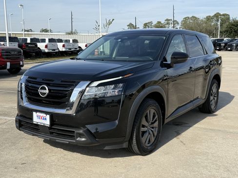 Used 2022 Nissan Pathfinder S image 9