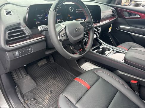 New 2026 Chevrolet Traverse RS w/ LPO, Floor Liner Package FWD image 17