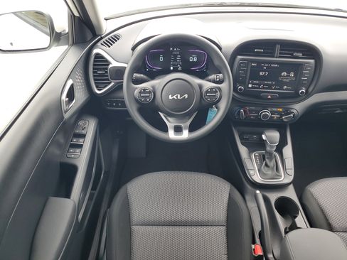 Used 2025 Kia Soul LX image 30