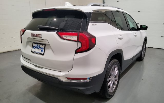Used 2024 GMC Terrain SLT FWD image 10