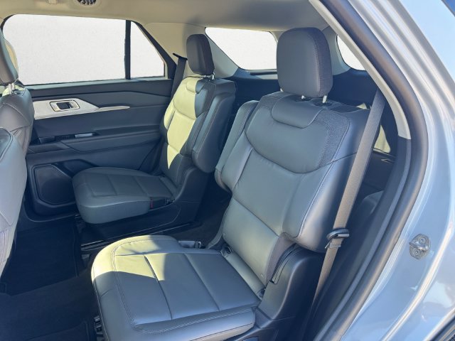 Used 2026 Ford Explorer Active w/ Active Comfort Package AWD/4WD image 13