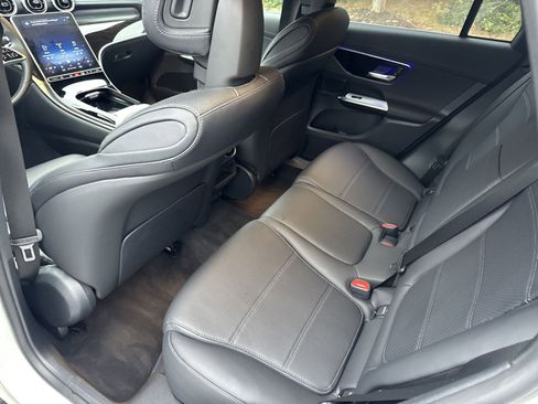 Used 2024 Mercedes-Benz GLC 300 4MATIC image 24