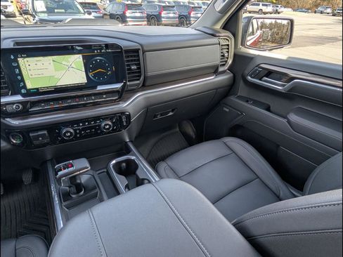 Used 2024 Chevrolet Silverado 1500 LT Trail Boss w/ LT Trail Boss Premium Package image 9