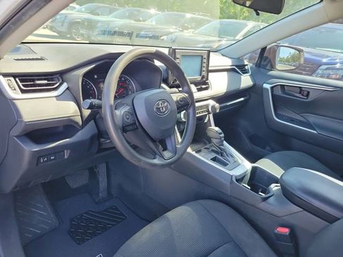 Used 2022 Toyota RAV4 LE FWD image 11